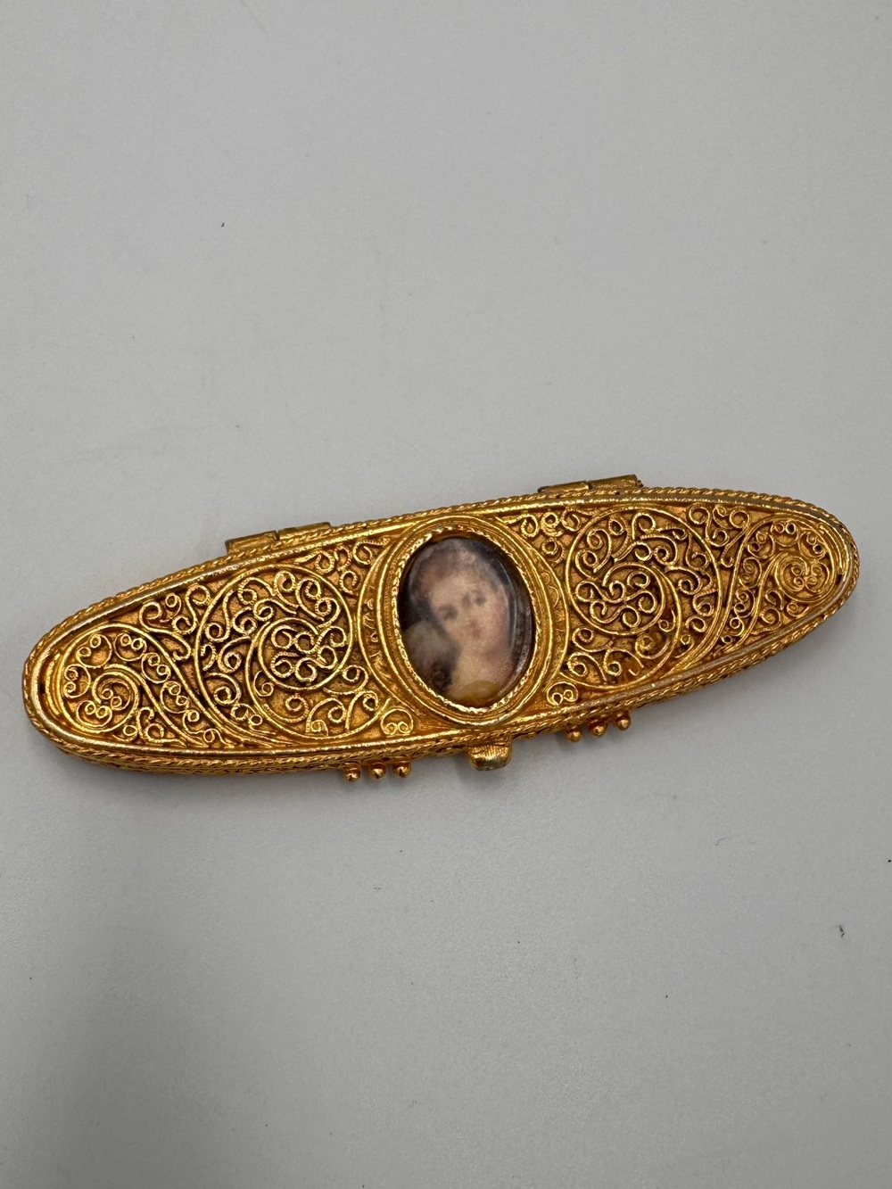 1973 Estee Lauder Portrait Minature Solid Perfume Compact Gold Filgree Lady VTG